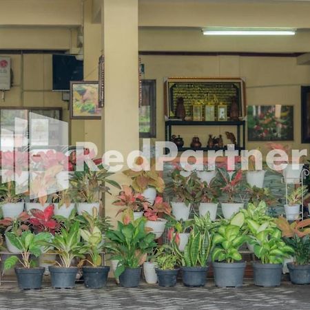 Vandhela Homestay Syariah Mitra Reddoorz สุราบายา ภายนอก รูปภาพ