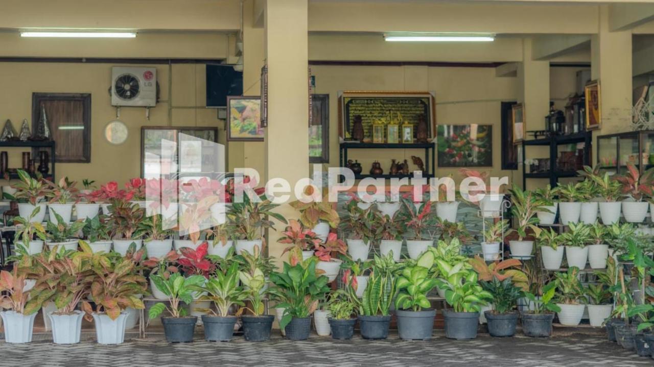 Vandhela Homestay Syariah Mitra Reddoorz สุราบายา ภายนอก รูปภาพ