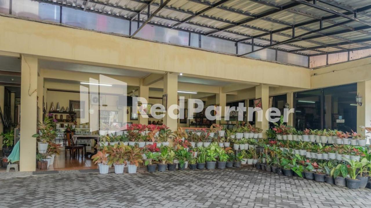 Vandhela Homestay Syariah Mitra Reddoorz สุราบายา ภายนอก รูปภาพ